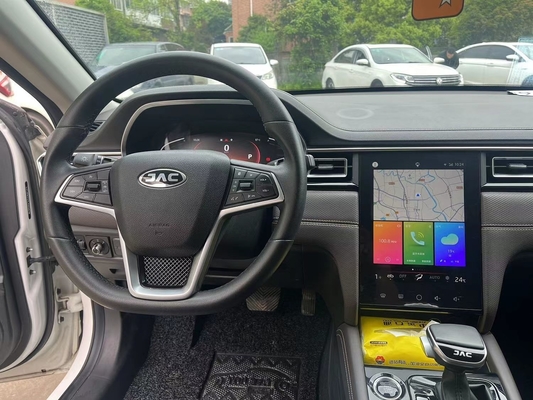 Подержанный 2020 JAC J7 A5 1.5T 2WD Подержанный автомобиль 5 дверей 5 мест 50-80L емкость топливного бака