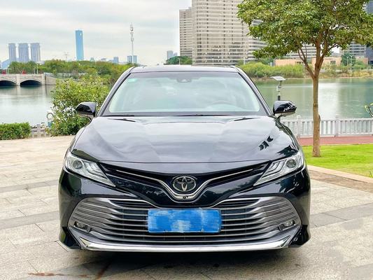 Подержанный Toyota Camry 2019 года мощностью 131 кВт в отличном состоянии и готов к продаже.