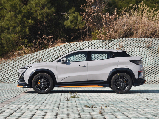 2023 Левое рулевое управление Чанган UNI-T 1.5T Sport Флагманский компактный внедорожник с панорамным крышей