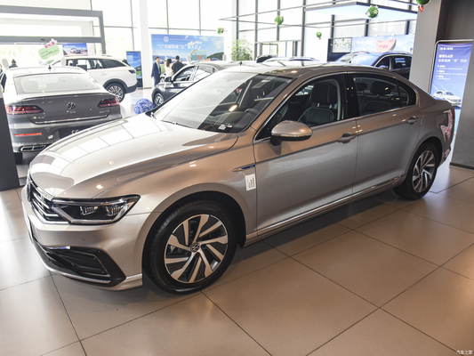 116 кВт Общая мощность двигателя 2022 Маготан Plug-in Hybrid GTE Роскошный 4-дверный 5-местный автомобиль