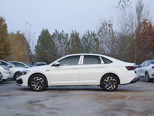 2023 Volkswagen Sagitar 300TSI DSG Leap Version Седан с задней камерой и автоматическим кондиционером