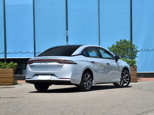 70 Zhijia GAC Aion S Plus Седан 4810*1880*1515 мм 510KM Дальний пробег электромобиль для Вас