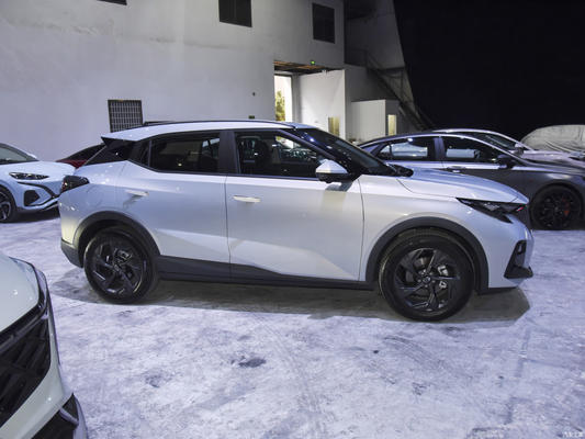 - изготовленный в 2023 году GAC Trumpchi GS3 SUV лучший выбор с панорамной крышей и FWD Drive