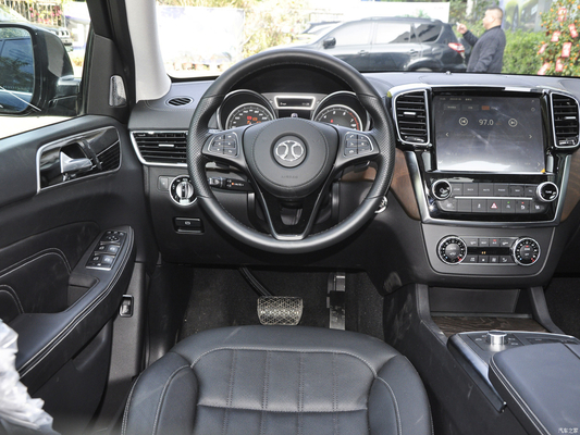2023 Baic BJ90SUV 3.0T Сделано в Шанхе Классический Верховный выпуск TPMS и ESC Установлены