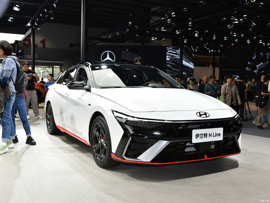 2023 Hyundai Elantra 1.5L CVT LUX Седан Идеальное сочетание производительности