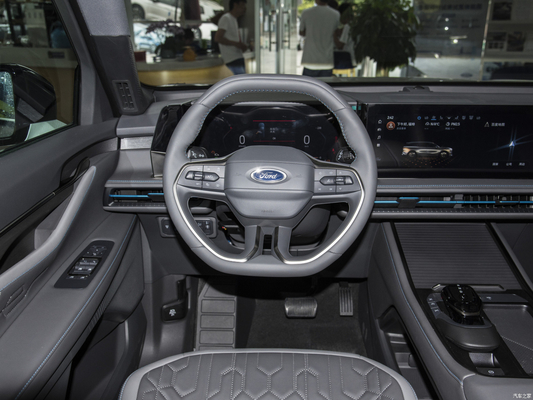 2023 Fordedge L2.0T ECOBOOST 2WD 7-местная роскошная модель с панорамным солнечным потолком