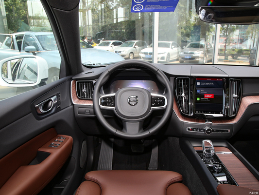 2024 Volvo XC60 B5 48V легкий гибридный 4WD роскошный SUV среднего размера с 5 сиденьями и 6 подушками безопасности