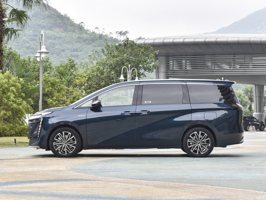 5-дверный 7-местный среднеразмерный MPV Trumpchi E8 Max PHEV Гибридный автомобиль с дальностью 150 км