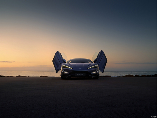 Почувствуйте волнение от спортивного автомобиля BYD 2024 Yangwang U9 2-дверный 2-местный.