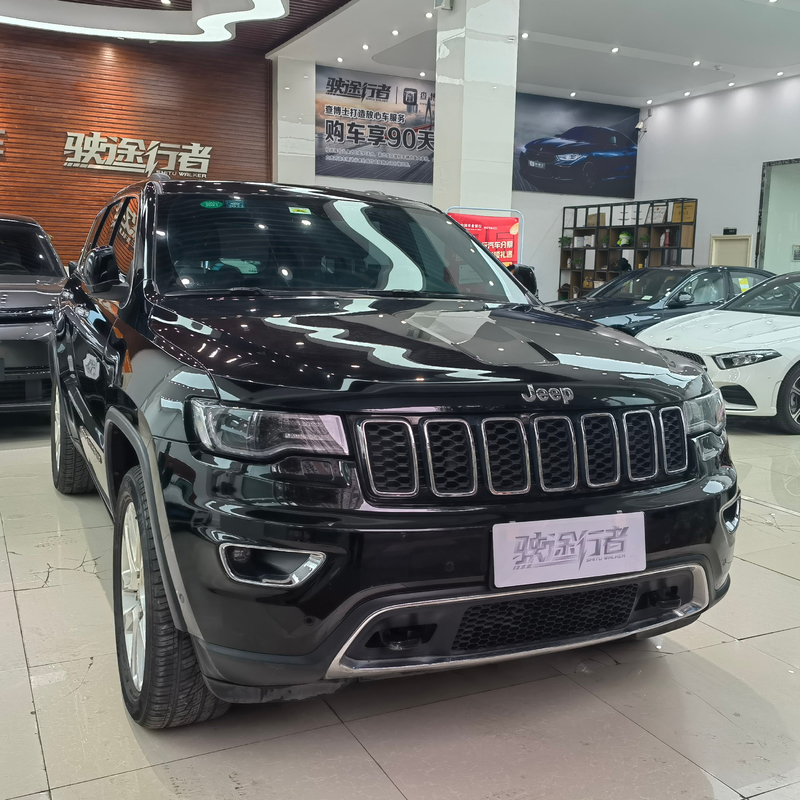 JEEP Grand Cherokee 2017 Модель 3.0L 4X4 AWD Идеальное состояние Максимальный крутящий момент 200-300Nm